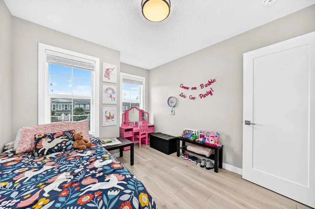 456 West Lakeview Drive Chestermere AB T1X 2A4