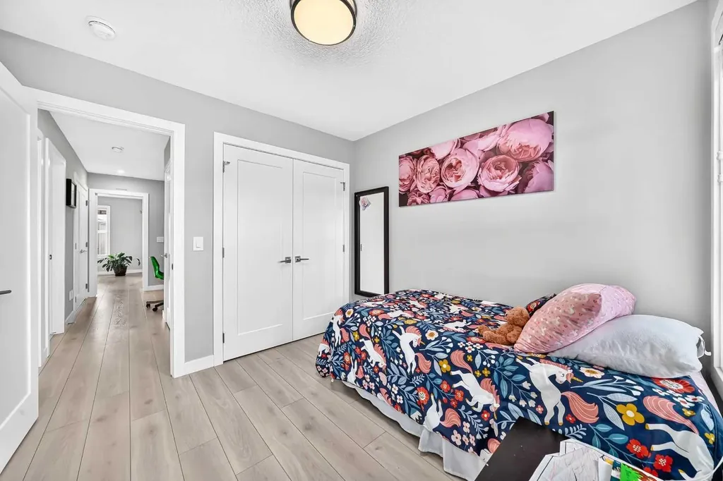 456 West Lakeview Drive Chestermere AB T1X 2A4