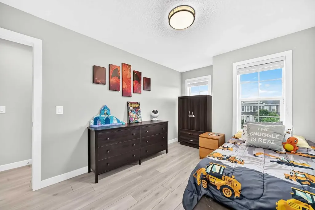 456 West Lakeview Drive Chestermere AB T1X 2A4