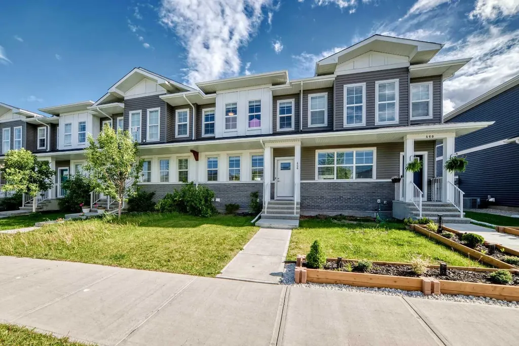 456 West Lakeview Drive Chestermere AB T1X 2A4