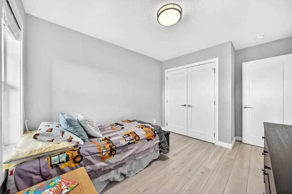 456 West Lakeview Drive Chestermere AB T1X 2A4