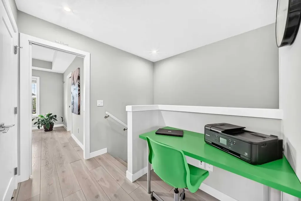 456 West Lakeview Drive Chestermere AB T1X 2A4