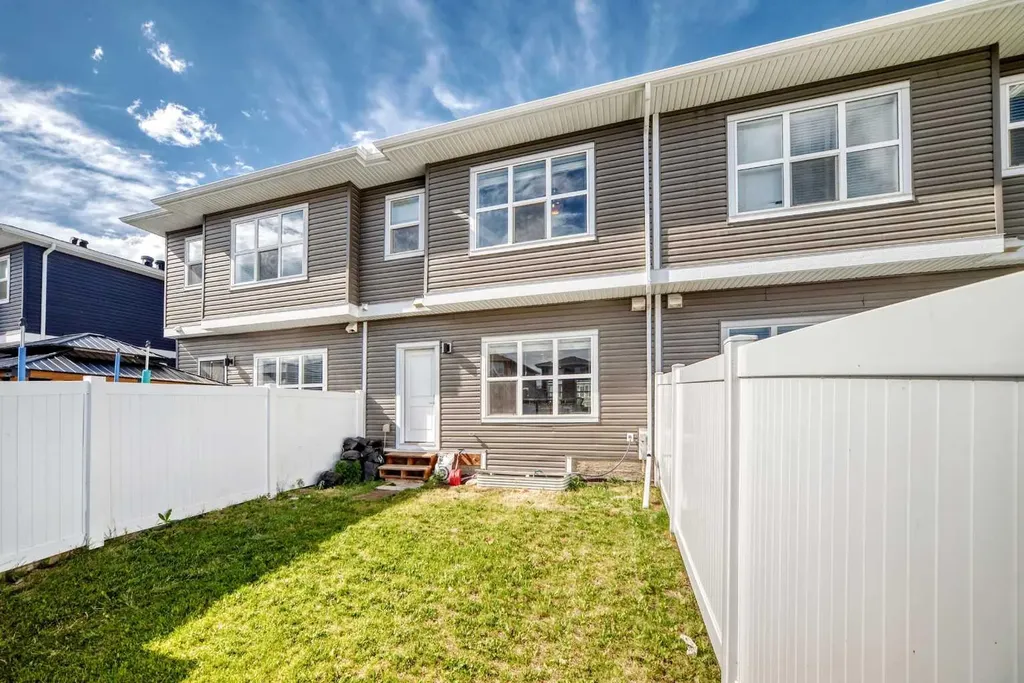 456 West Lakeview Drive Chestermere AB T1X 2A4