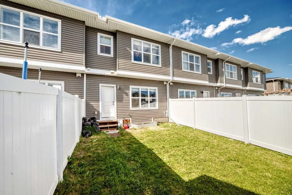 456 West Lakeview Drive Chestermere AB T1X 2A4