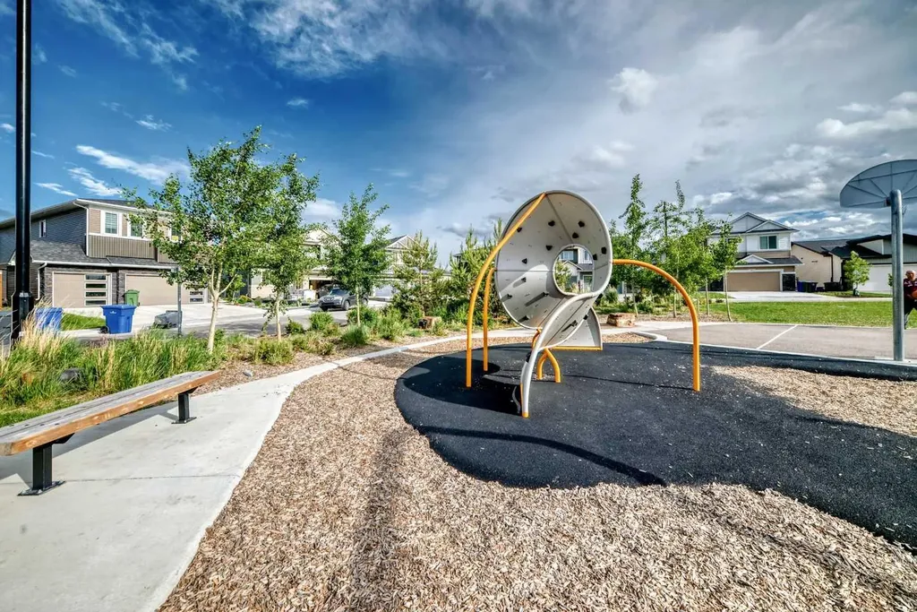 456 West Lakeview Drive Chestermere AB T1X 2A4