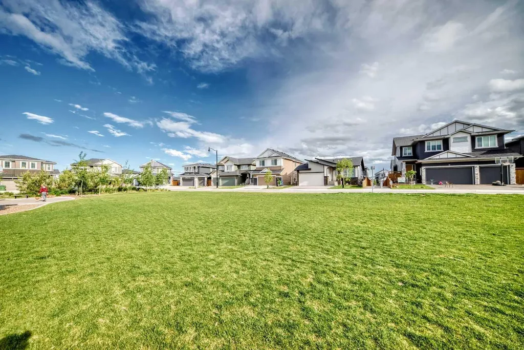 456 West Lakeview Drive Chestermere AB T1X 2A4