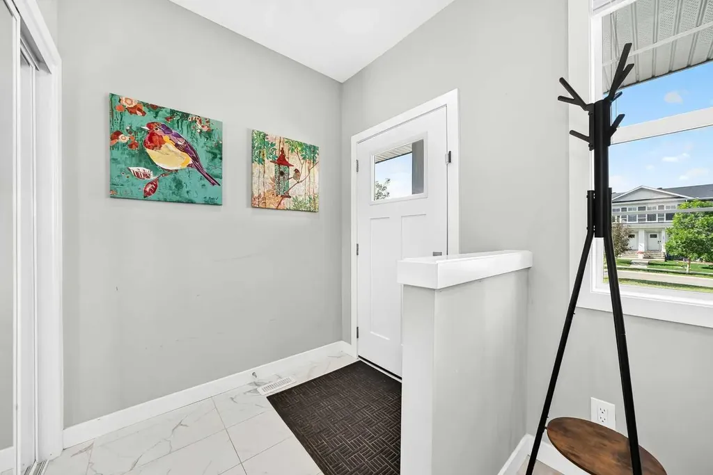 456 West Lakeview Drive Chestermere AB T1X 2A4