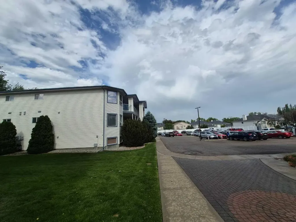 23 Chilcotin Lane W Lethbridge AB T1K 7S2