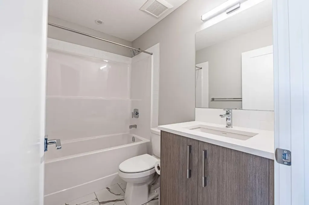 153 Dawson Wharf View Chestermere AB T1X 2W1