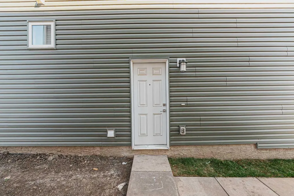 153 Dawson Wharf View Chestermere AB T1X 2W1