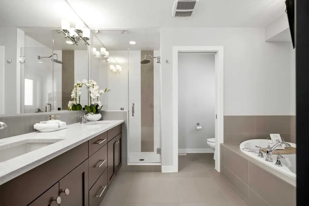 2427 22a Street NW Calgary AB T2M 3X7