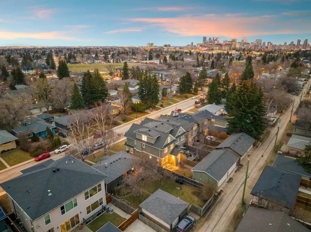 2427 22a Street NW Calgary AB T2M 3X7