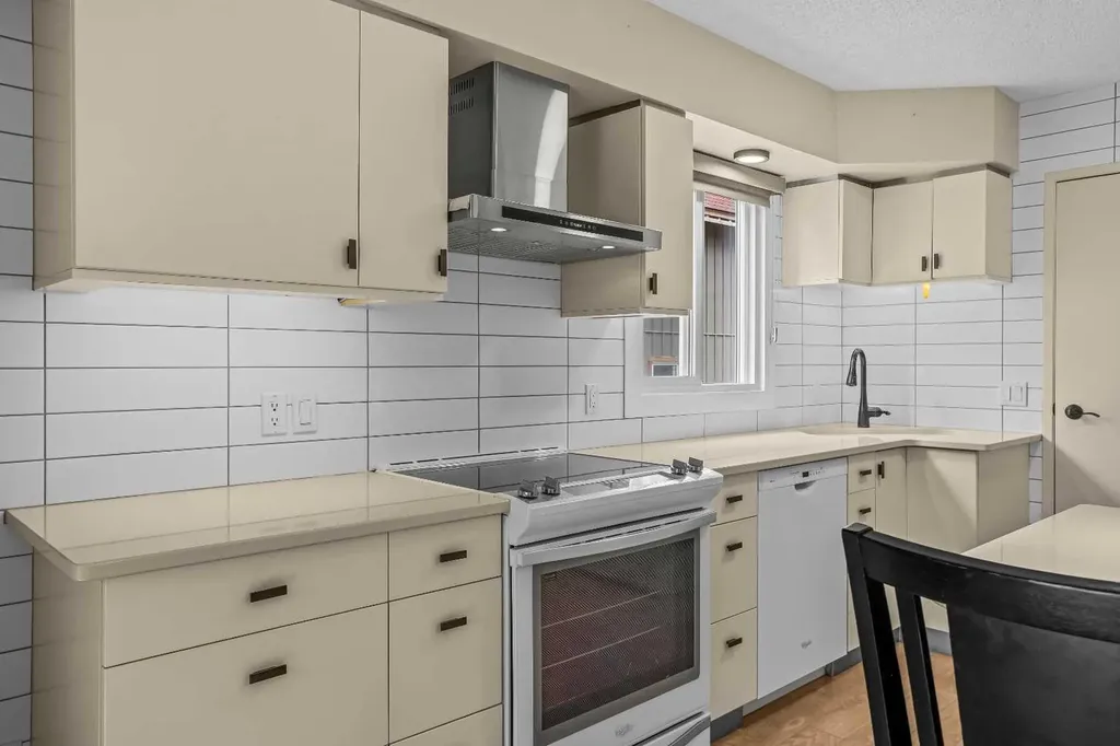 417 Beaver Street Banff AB T1L1G3