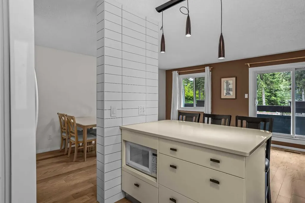 417 Beaver Street Banff AB T1L1G3