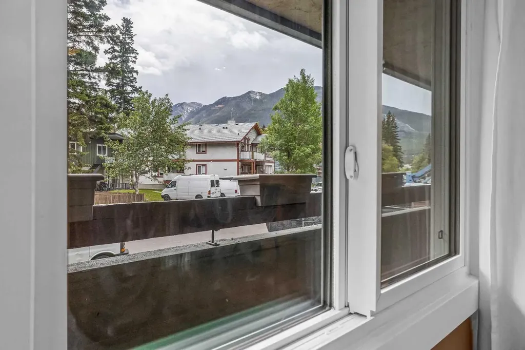 417 Beaver Street Banff AB T1L1G3