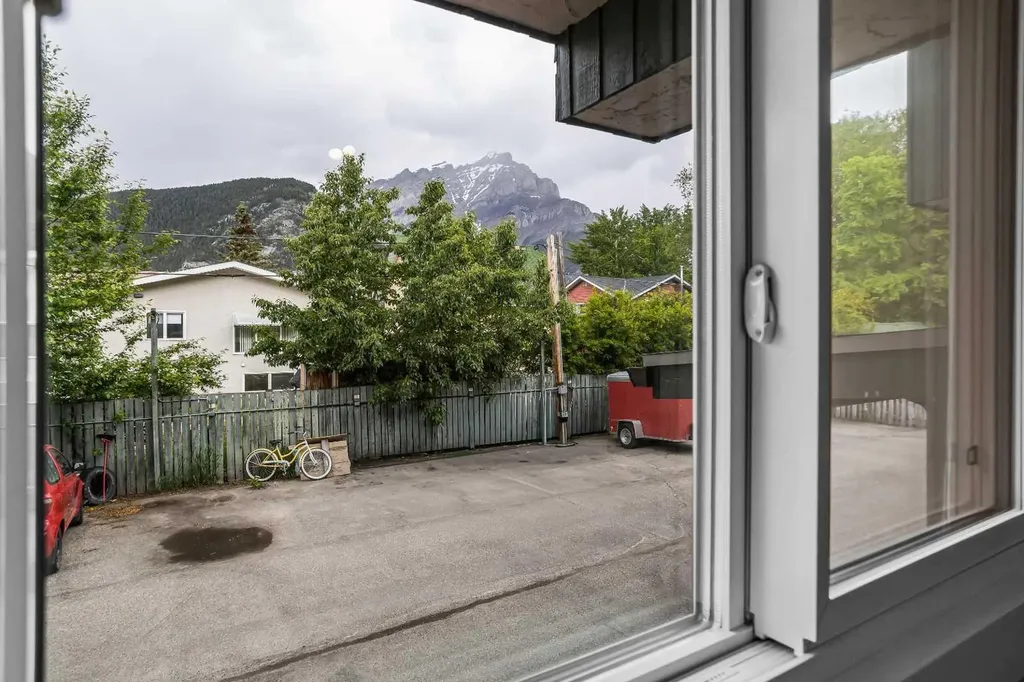 417 Beaver Street Banff AB T1L1G3