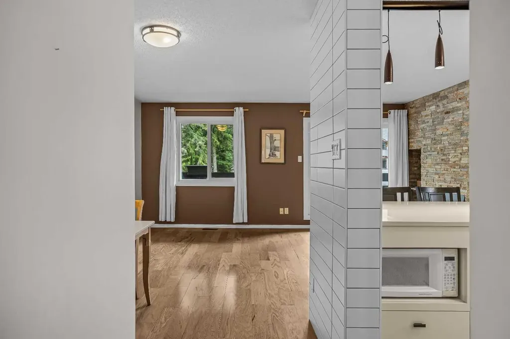 417 Beaver Street Banff AB T1L1G3