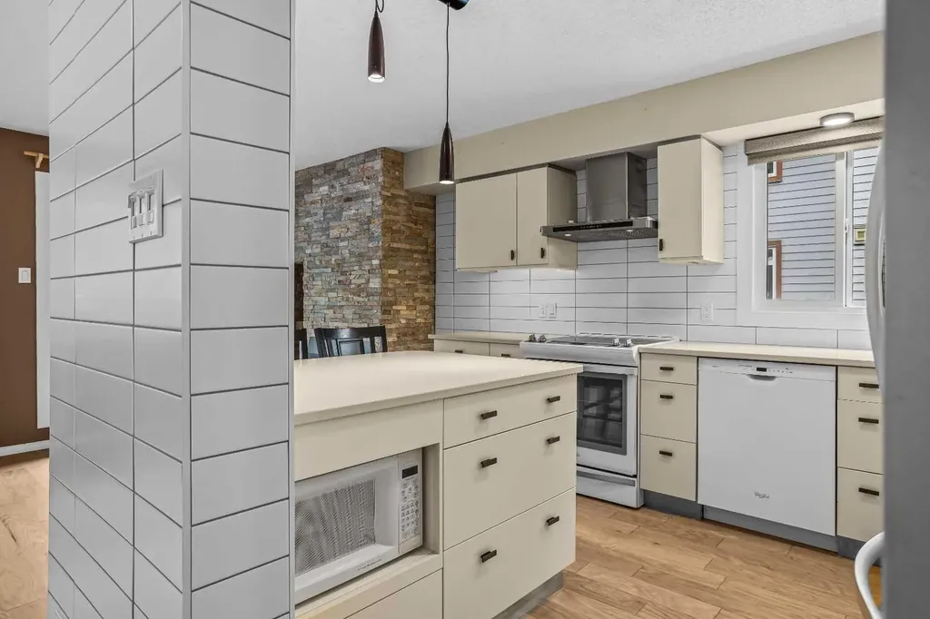 417 Beaver Street Banff AB T1L1G3
