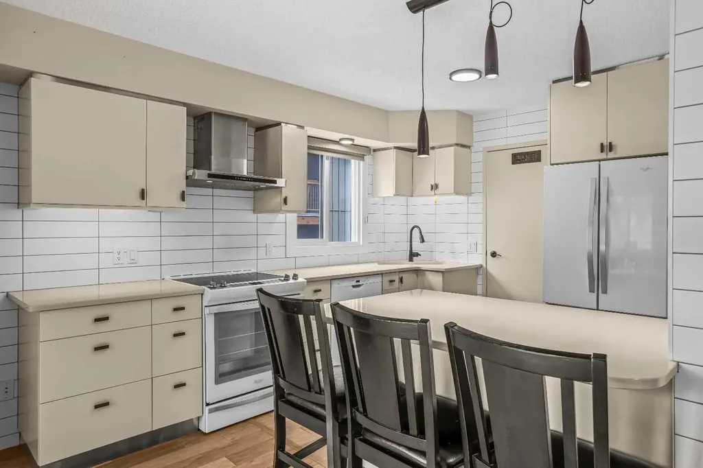 417 Beaver Street Banff AB T1L1G3