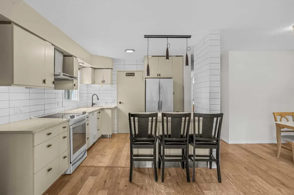 417 Beaver Street Banff AB T1L1G3