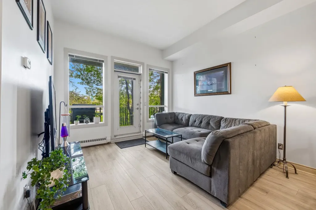 3101 34 Avenue NW Calgary AB T2L2A3