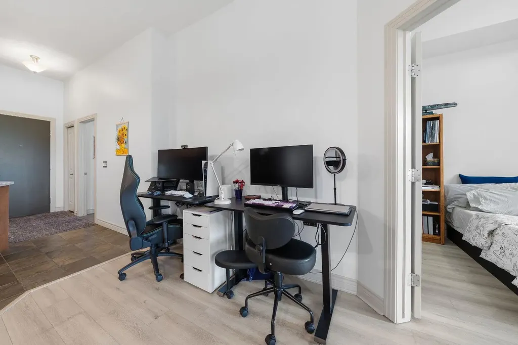 3101 34 Avenue NW Calgary AB T2L2A3