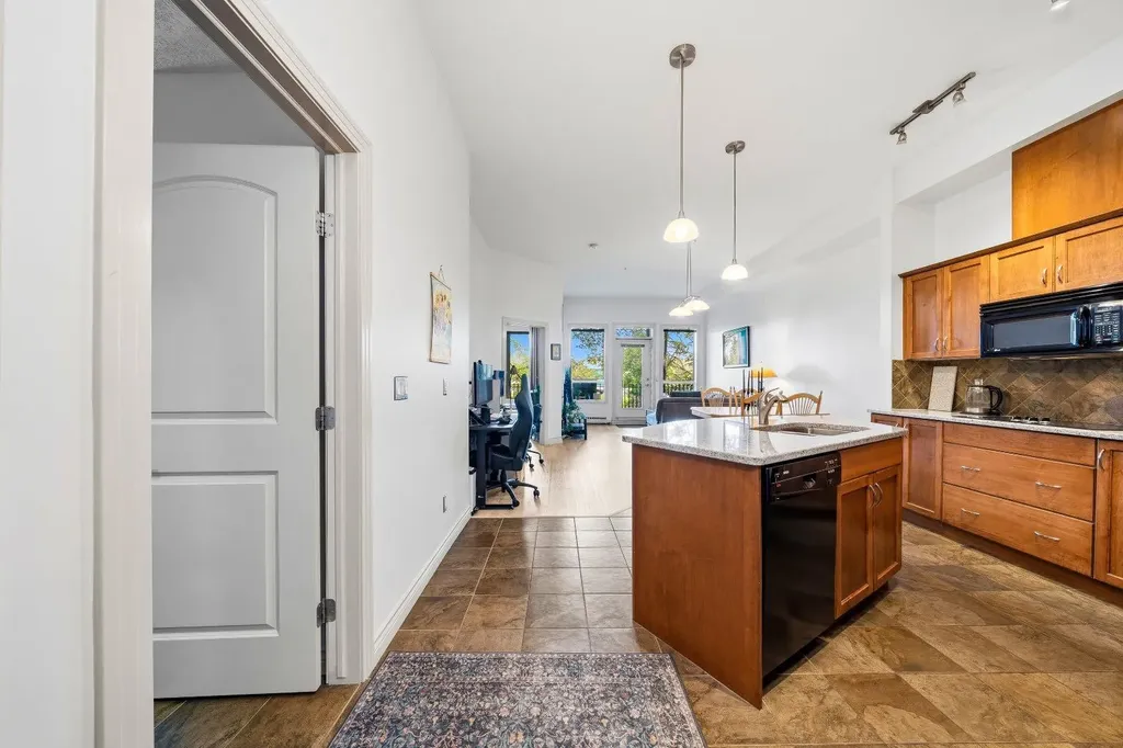 3101 34 Avenue NW Calgary AB T2L2A3