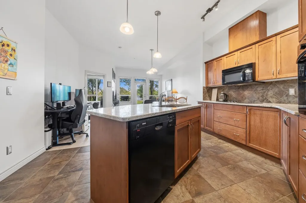 3101 34 Avenue NW Calgary AB T2L2A3