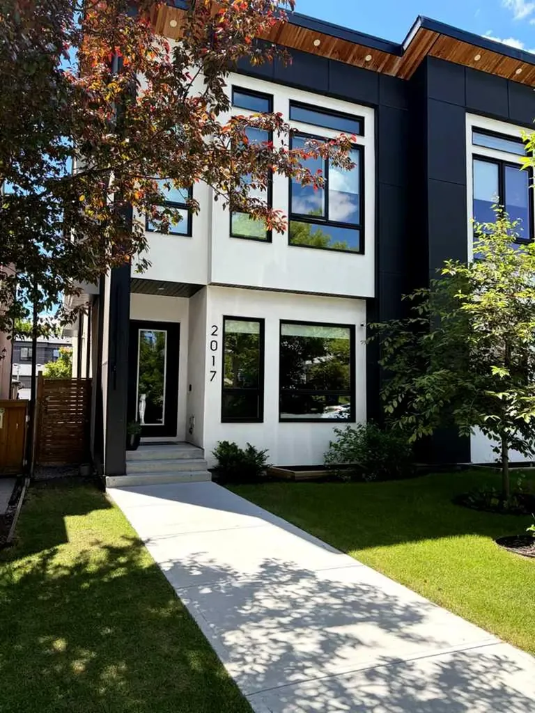 2017 42 Avenue SW Calgary AB T2T 2M8