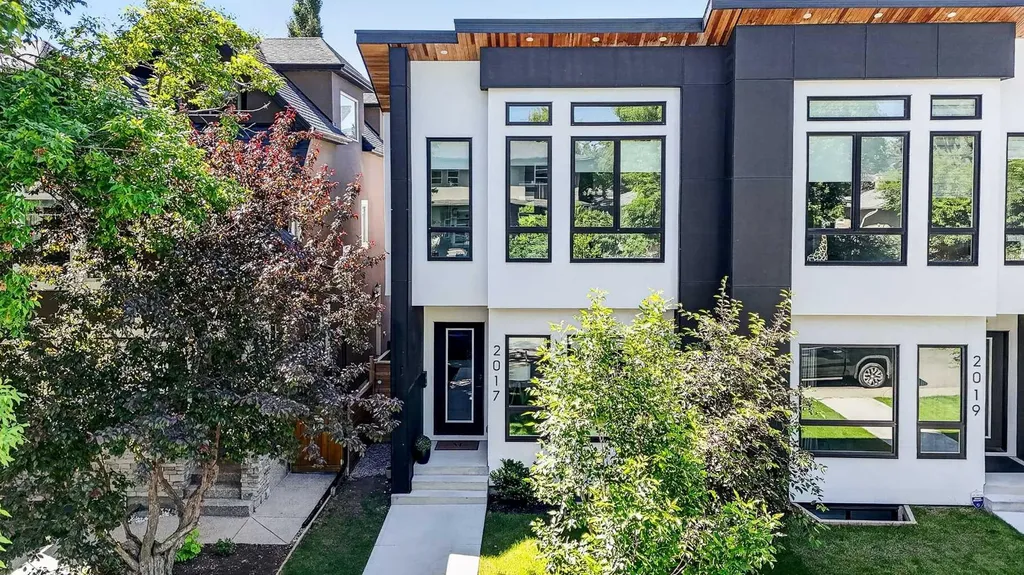 2017 42 Avenue SW Calgary AB T2T 2M8