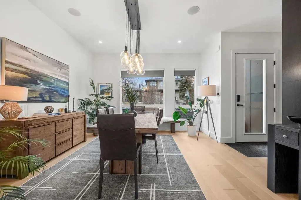 2017 42 Avenue SW Calgary AB T2T 2M8