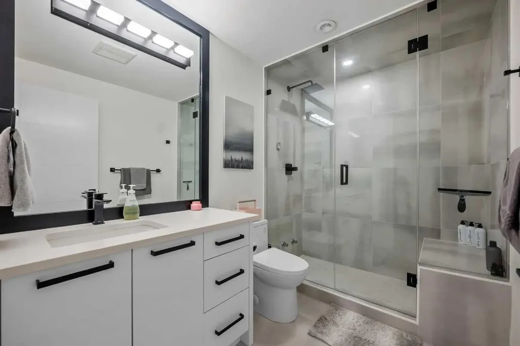 2017 42 Avenue SW Calgary AB T2T 2M8