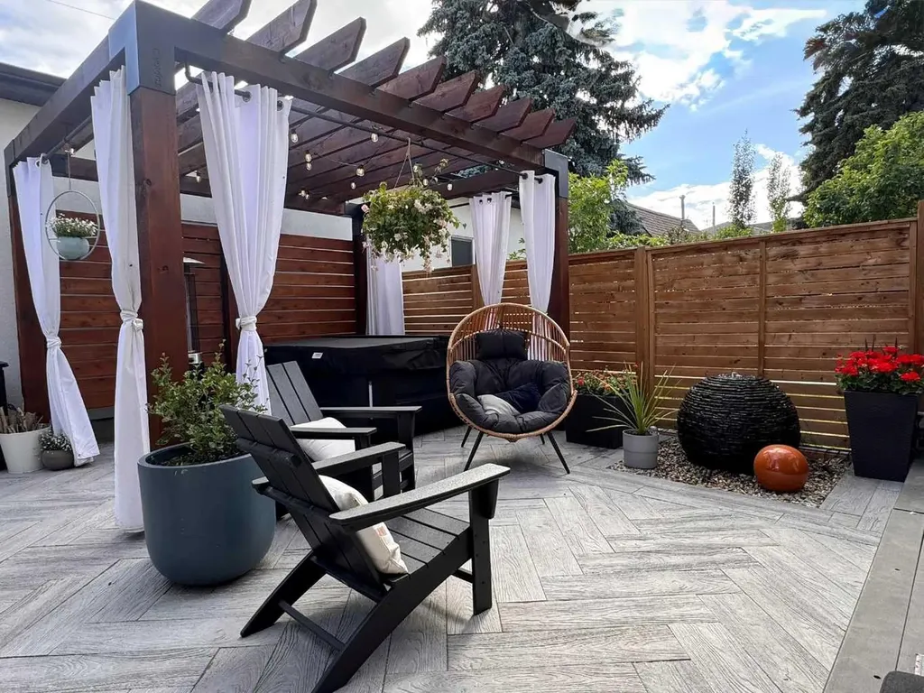2017 42 Avenue SW Calgary AB T2T 2M8