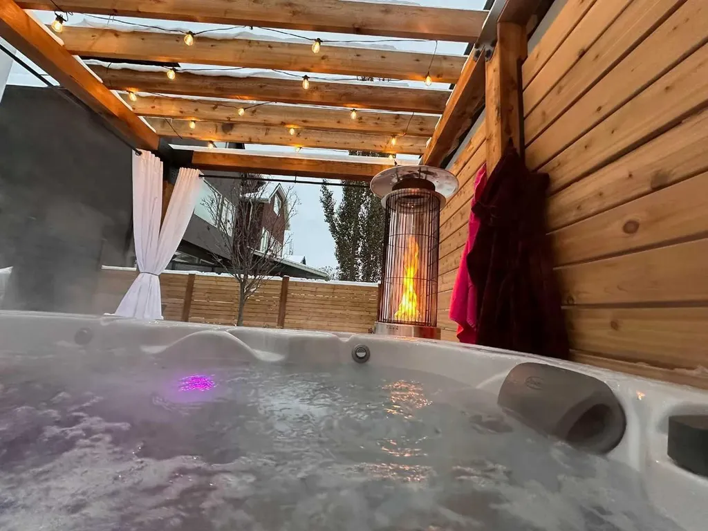 2017 42 Avenue SW Calgary AB T2T 2M8