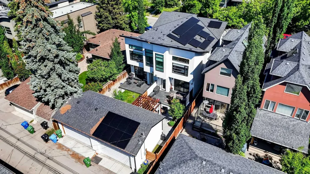 2017 42 Avenue SW Calgary AB T2T 2M8