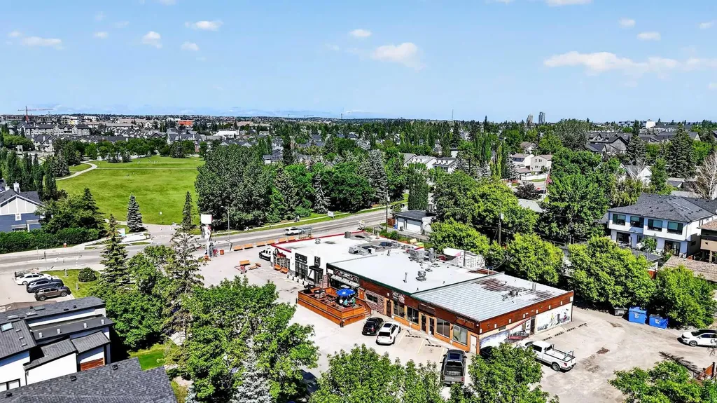 2017 42 Avenue SW Calgary AB T2T 2M8