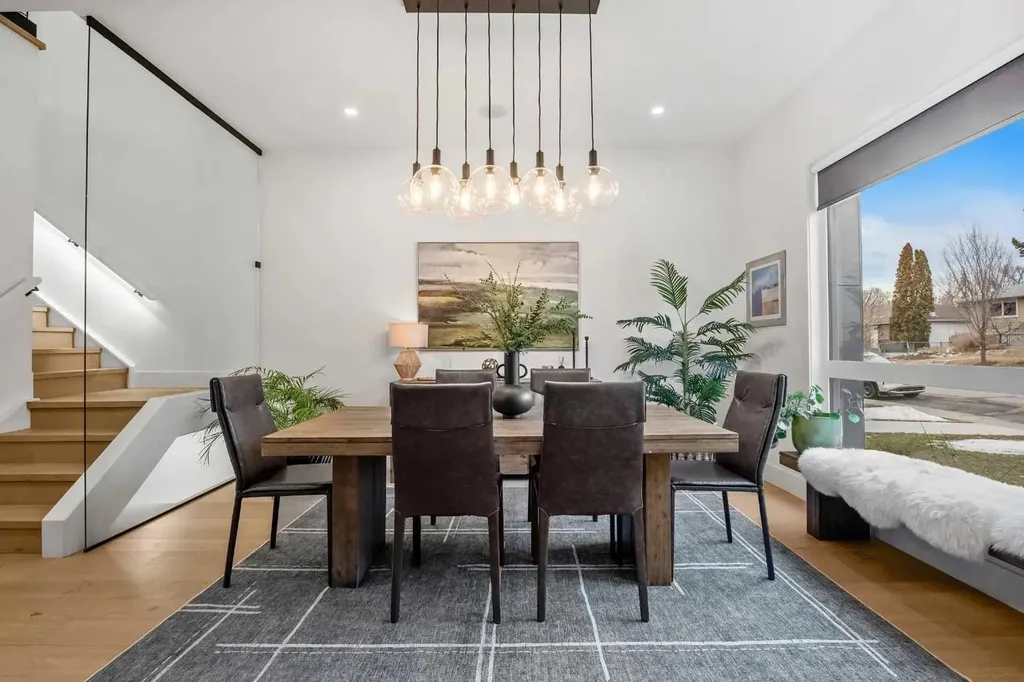 2017 42 Avenue SW Calgary AB T2T 2M8