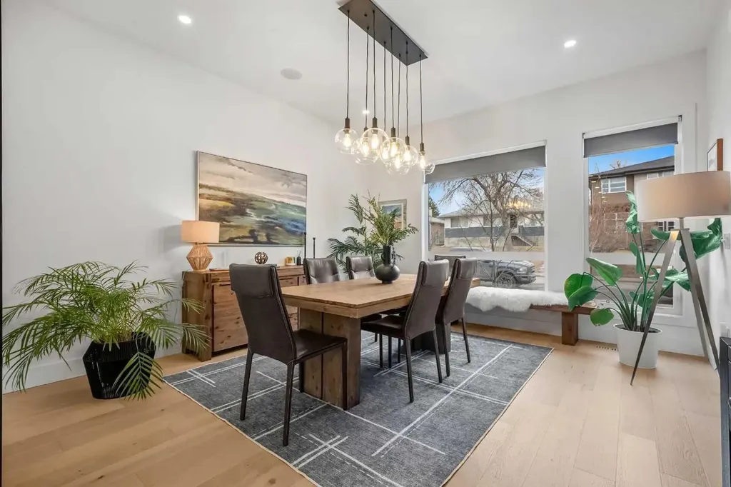2017 42 Avenue SW Calgary AB T2T 2M8