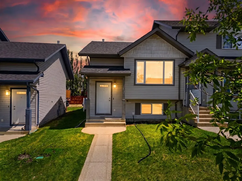 67 Lakeway Boulevard Sylvan Lake AB T4S 2M9