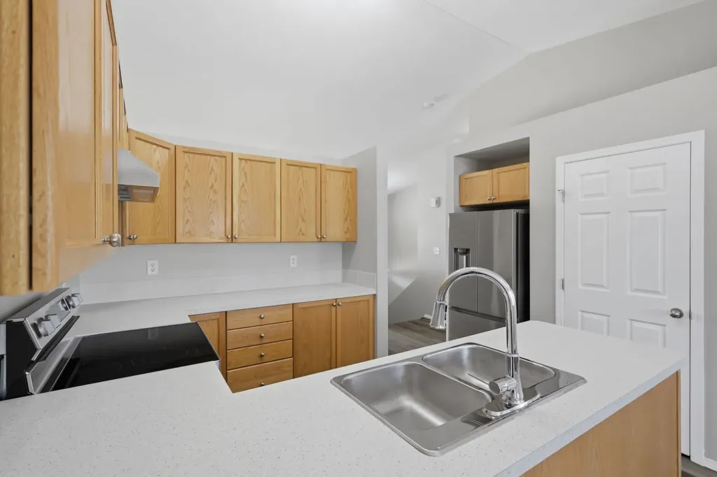 67 Lakeway Boulevard Sylvan Lake AB T4S 2M9