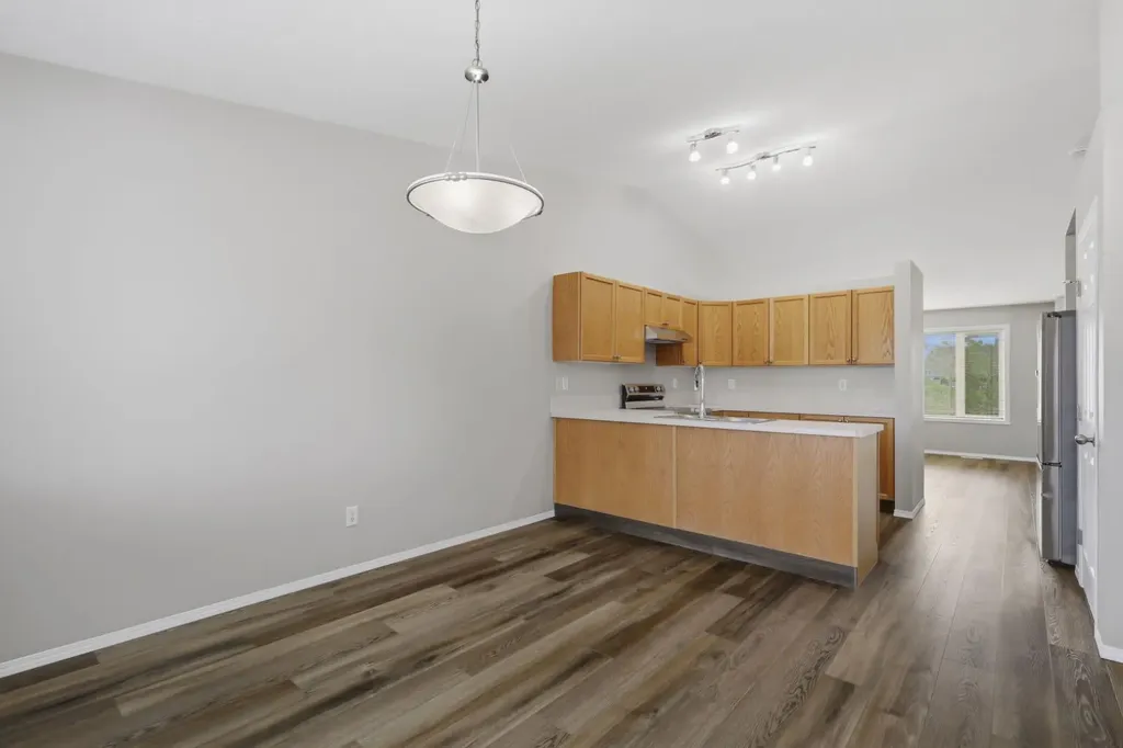 67 Lakeway Boulevard Sylvan Lake AB T4S 2M9