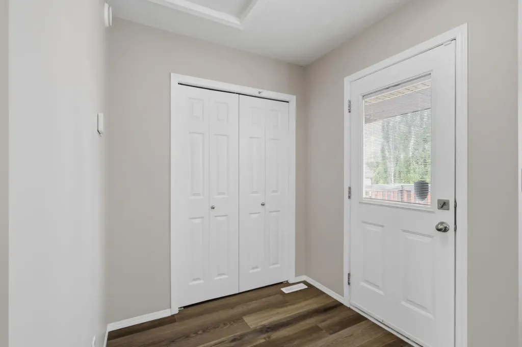 67 Lakeway Boulevard Sylvan Lake AB T4S 2M9