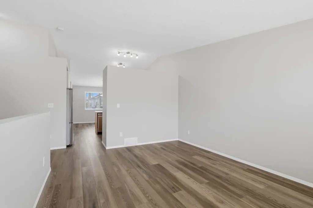 67 Lakeway Boulevard Sylvan Lake AB T4S 2M9
