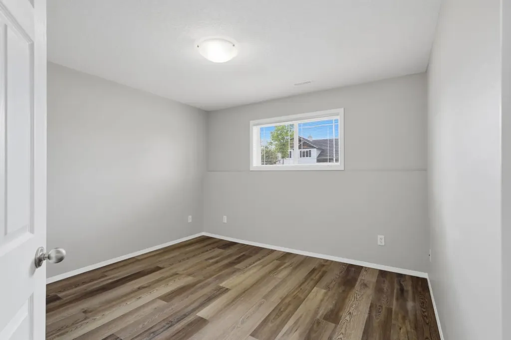 67 Lakeway Boulevard Sylvan Lake AB T4S 2M9