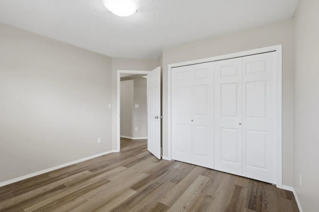 67 Lakeway Boulevard Sylvan Lake AB T4S 2M9