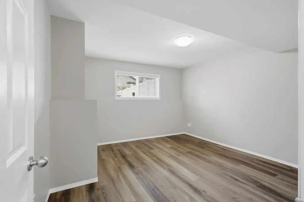 67 Lakeway Boulevard Sylvan Lake AB T4S 2M9