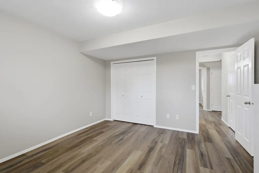 67 Lakeway Boulevard Sylvan Lake AB T4S 2M9