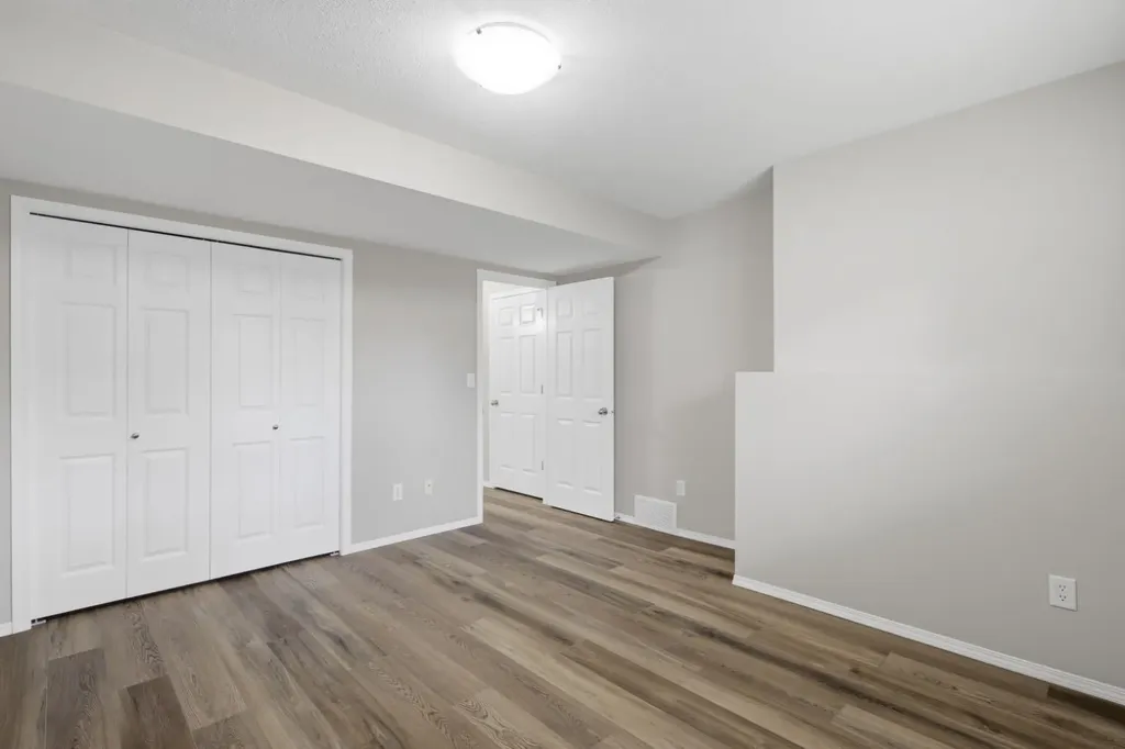 67 Lakeway Boulevard Sylvan Lake AB T4S 2M9