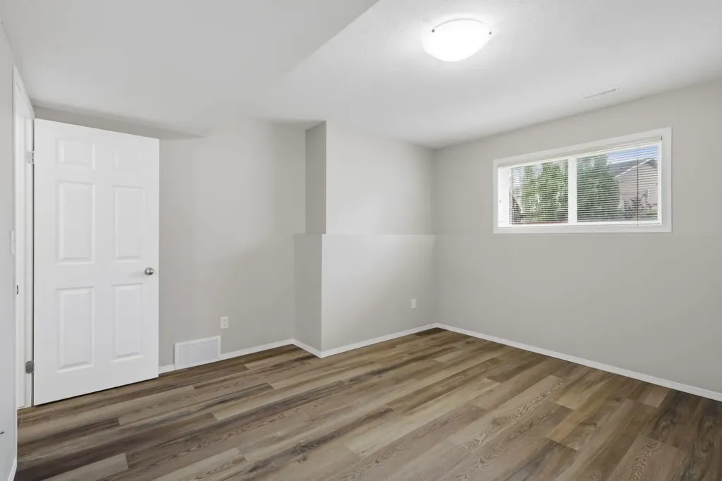 67 Lakeway Boulevard Sylvan Lake AB T4S 2M9