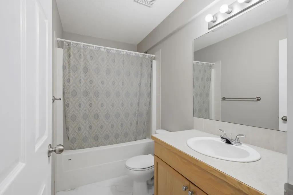 67 Lakeway Boulevard Sylvan Lake AB T4S 2M9